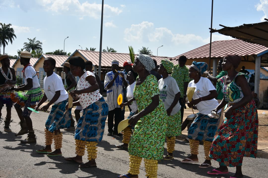 Sensibilisation et remerciement des participants à la célébration